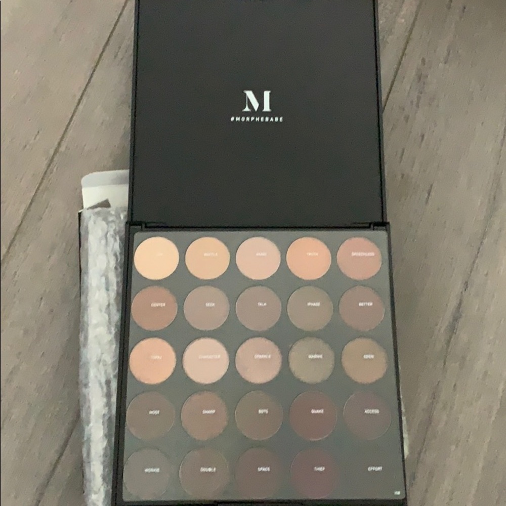 2 Morphe Eyeshadow Pallets